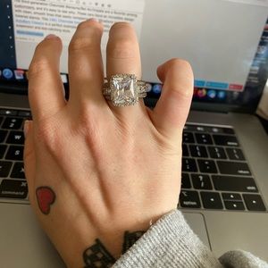 Stunning radiant cut ring